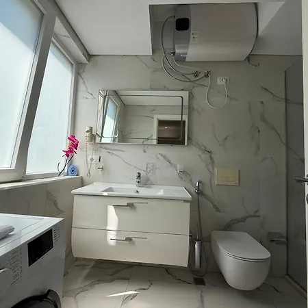 Ring Station Apartment *